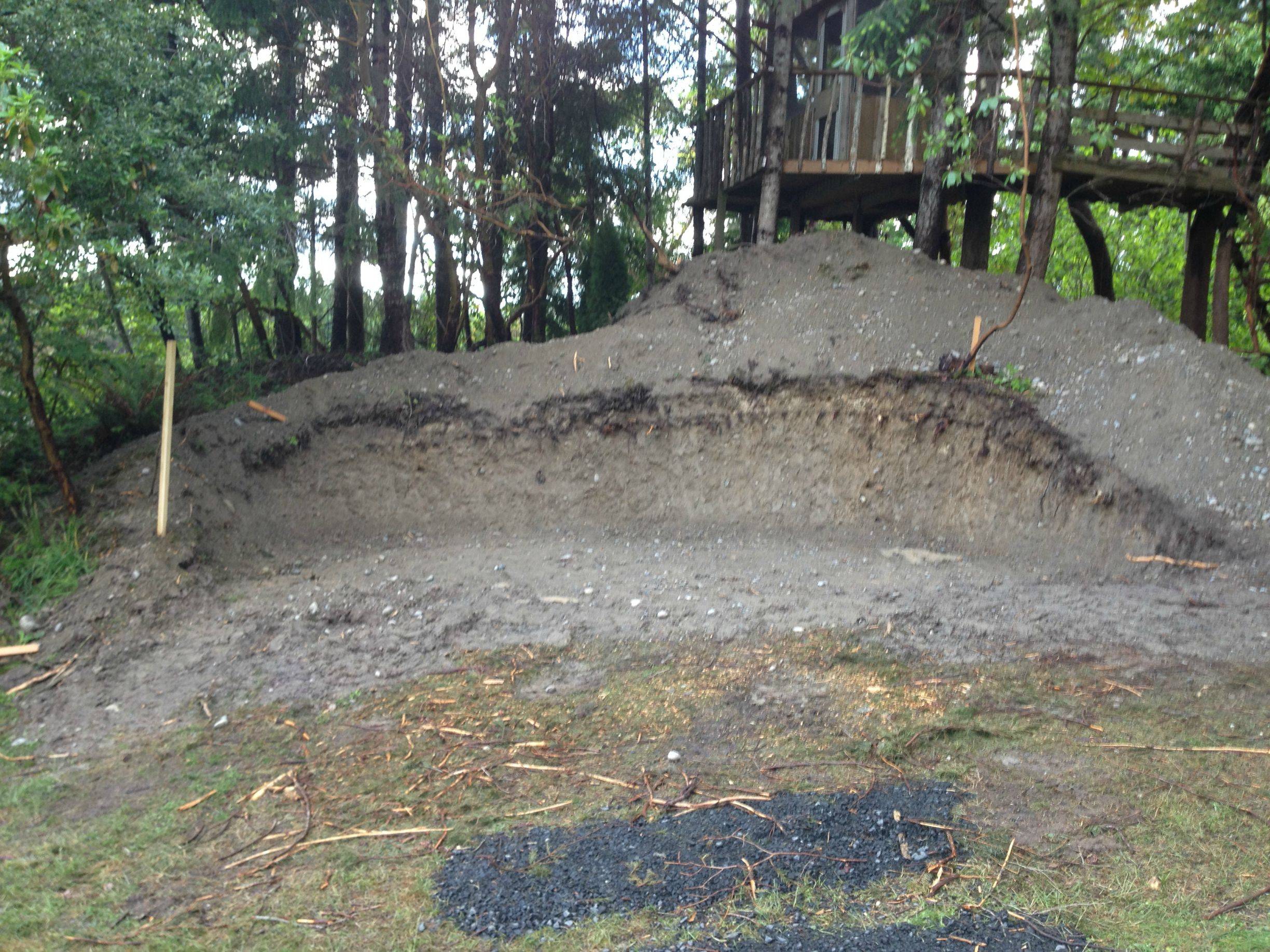 05 - Hobbit hole dug 05 - Hobbit hole dug